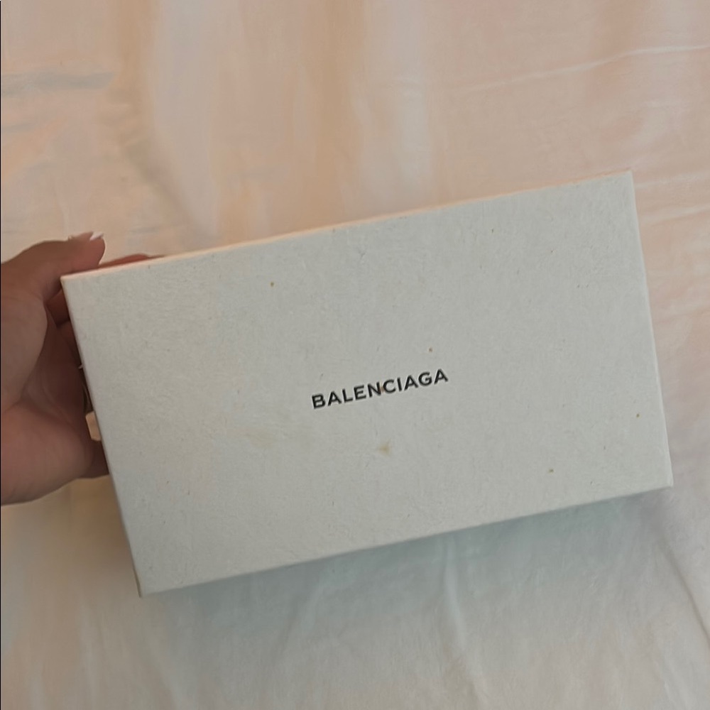 Balenciaga Beige Leather Wallet - Picture 11 of 11